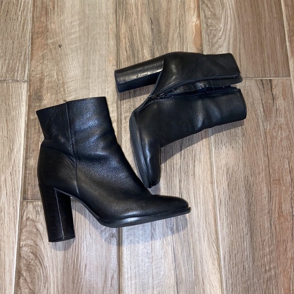 ‼️SOLD‼️Black comfy booties - Picture 2 of 5